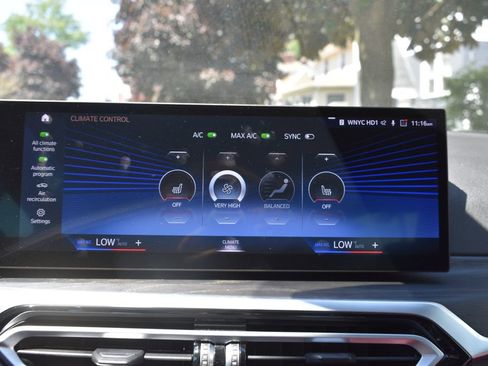 Used 2024 BMW 330i Sedan w/ Premium Package RWD image 16