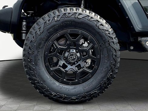 Used 2024 Jeep Wrangler Sport image 33