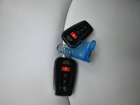 Used 2017 Toyota Prius Prime Advanced image 46