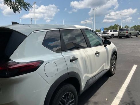 Used 2024 Nissan Rogue S FWD image 5