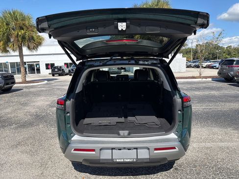 Certified 2024 Nissan Pathfinder SL image 19