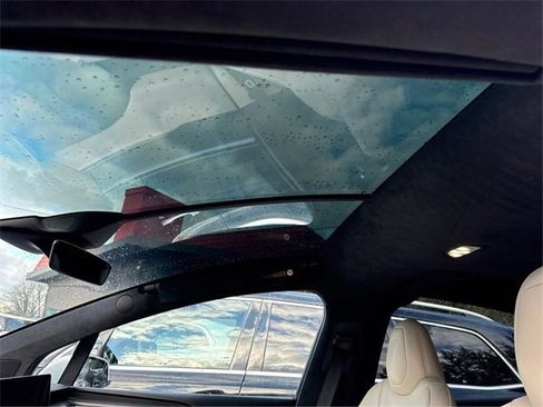 Used 2022 Tesla Model X Plaid image 8