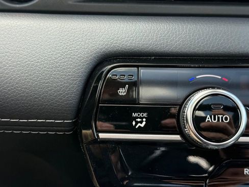 Used 2024 Honda Pilot Touring image 23