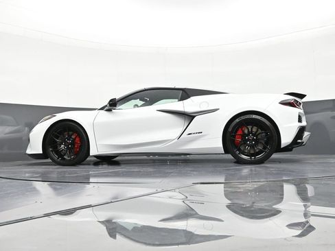 Used 2026 Chevrolet Corvette Z06 RWD image 18