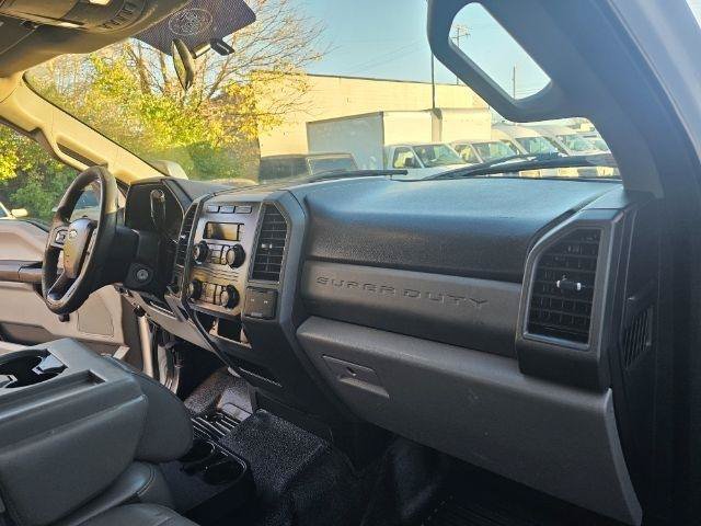 Used 2018 Ford F550 2WD Regular Cab Super Duty image 9