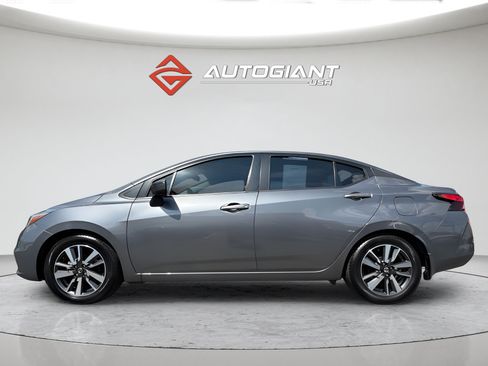 Used 2021 Nissan Versa SV FWD image 3