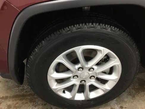 Used 2022 Jeep Grand Cherokee Laredo X image 4