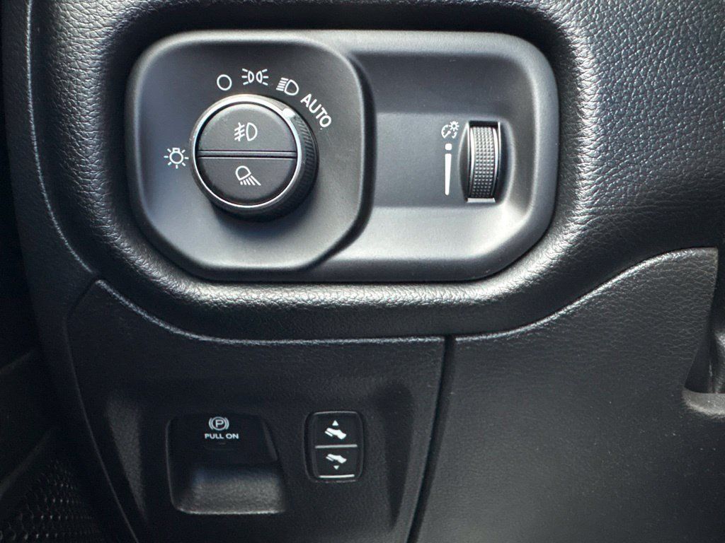 Used 2022 RAM 1500 Big Horn AWD/4WD image 34