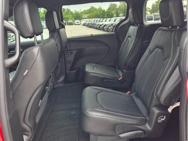 New 2027 Chrysler Pacifica Select FWD image 12