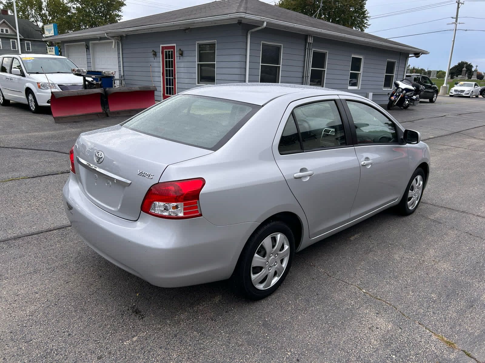 Used 2009 Toyota Yaris Sedan w/ Convenience Pkg FWD image 3