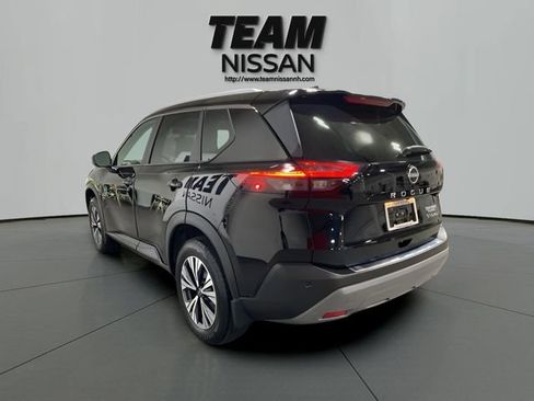 Certified 2022 Nissan Rogue SV w/ SV Premium Package AWD/4WD image 4