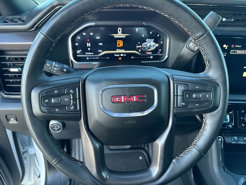 Used 2025 GMC Sierra 2500 AT4 image 8