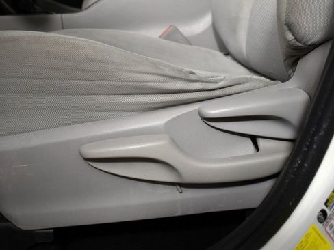 Used 2019 Toyota Highlander LE image 12