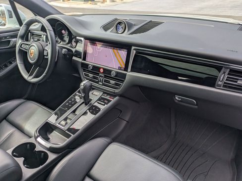 Certified 2025 Porsche Macan image 27