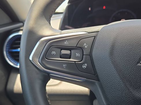 Used 2025 Chevrolet Trax LT w/ LT Convenience Package FWD image 20