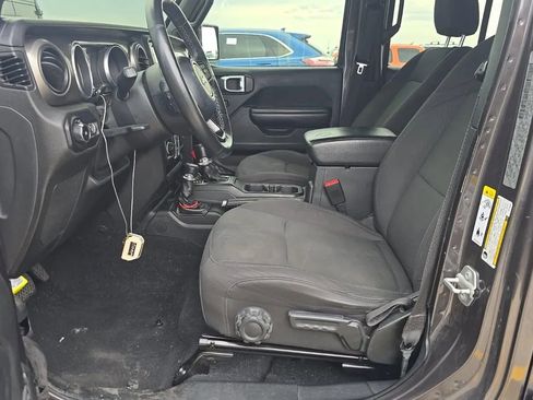 Used 2018 Jeep Wrangler Unlimited Sport S AWD/4WD image 4