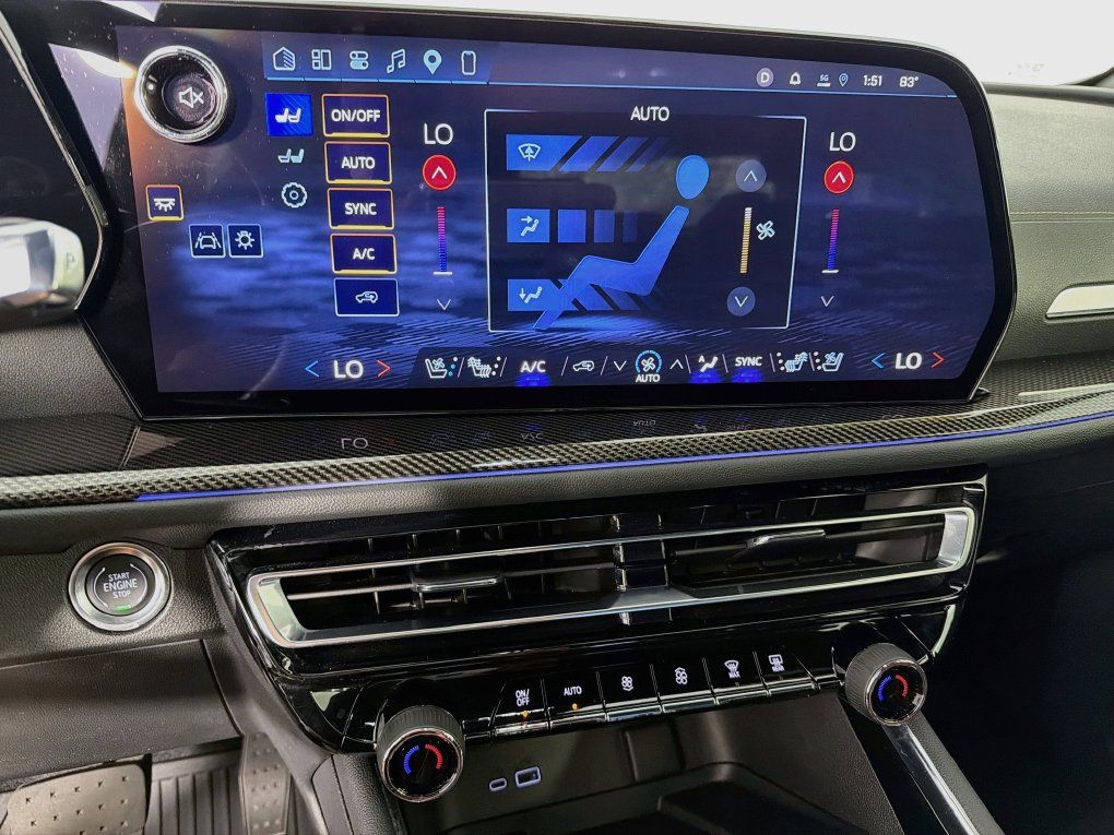 Used 2025 Chevrolet Traverse High Country FWD image 20