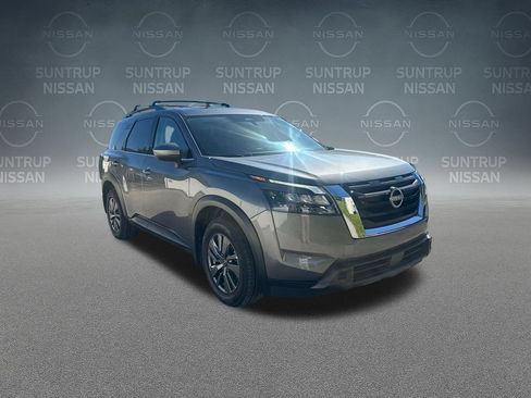 Used 2025 Nissan Pathfinder SV w/ SV Premium Package AWD/4WD image 9