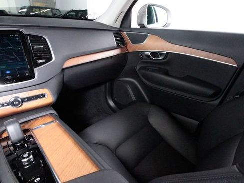 Certified 2025 Volvo XC90 B5 Plus w/ Protection Package Premier AWD/4WD image 9
