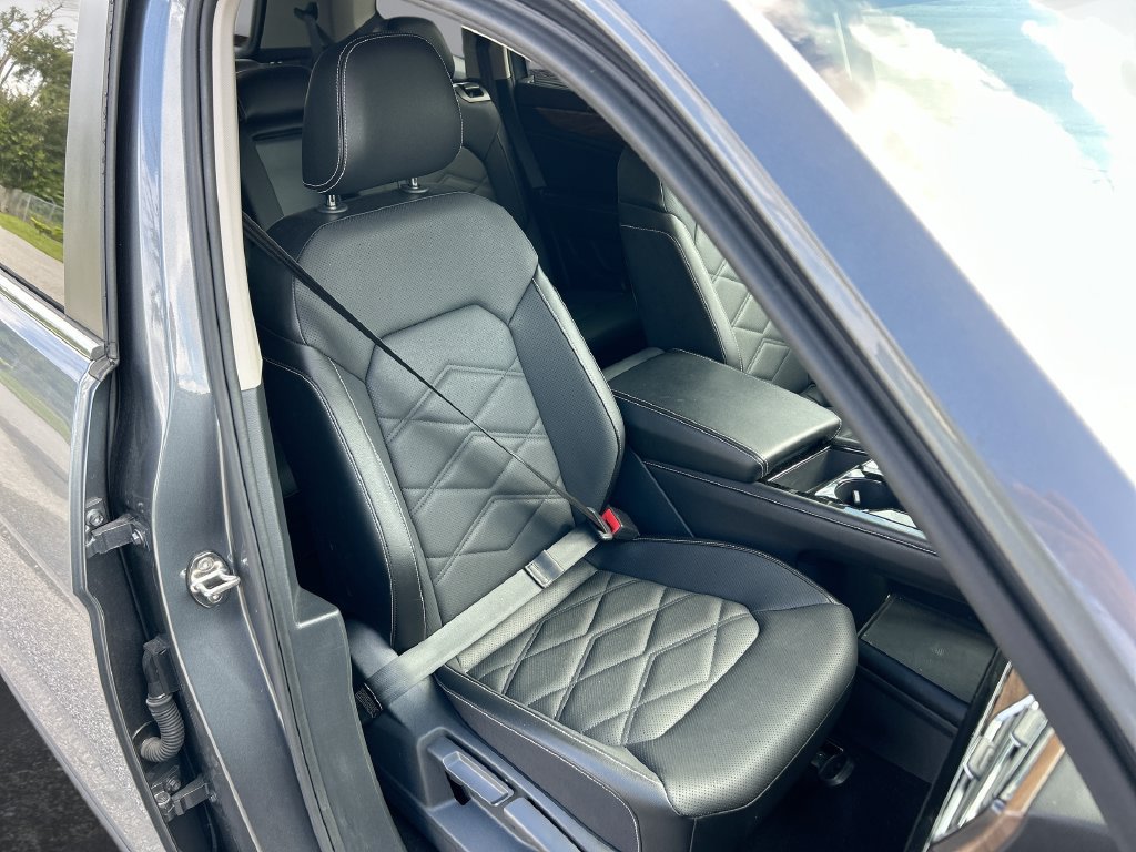 Used 2025 Volkswagen Atlas SE FWD image 32