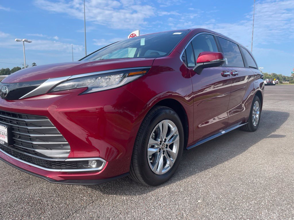 New 2026 Toyota Sienna Limited FWD image 10