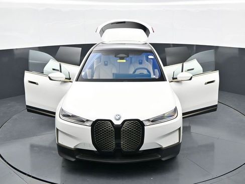 Used 2023 BMW iX xDrive50 AWD/4WD image 45