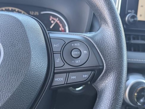 Used 2025 Toyota RAV4 XLE image 18