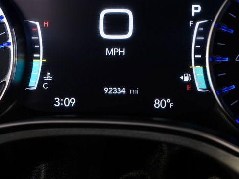 Used 2018 Chrysler Pacifica Touring-L Plus w/ Advanced Safetytec Group FWD image 16