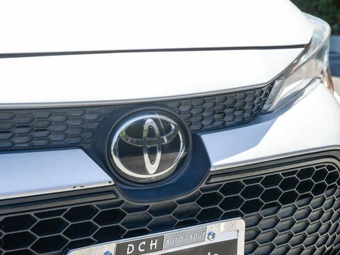 Used 2022 Toyota Corolla LE FWD image 5