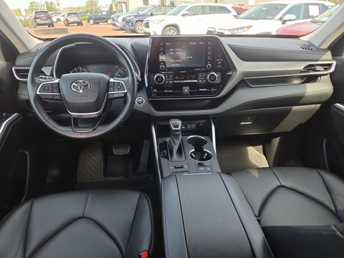 Certified 2022 Toyota Highlander XLE image 26