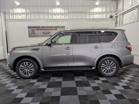 Used 2024 Nissan Armada SL w/ Captain's Chairs Package AWD/4WD image 2