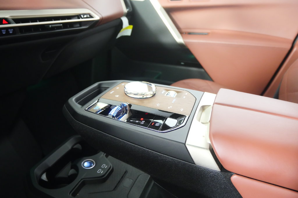 Used 2024 BMW iX M60 AWD/4WD image 27