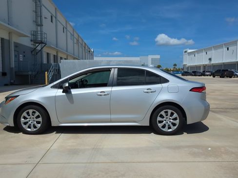 Used 2020 Toyota Corolla LE FWD image 8