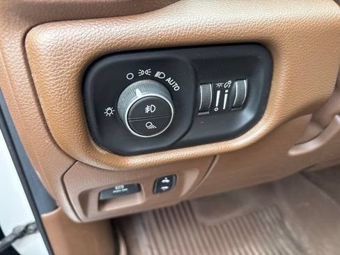 Used 2021 RAM 1500 Laramie AWD/4WD image 19