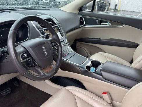 Used 2019 Lincoln Nautilus Select AWD/4WD image 9