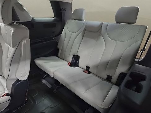 Used 2024 Hyundai Palisade Calligraphy image 17