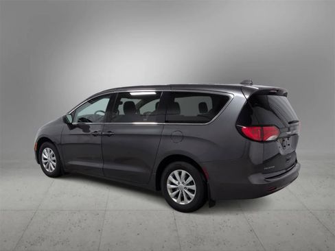 Certified 2017 Chrysler Pacifica Touring w/ Tire & Wheel Group image 6