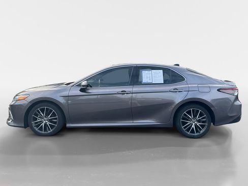 Used 2024 Toyota Camry XLE FWD image 7