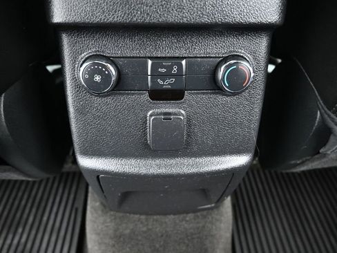 Used 2018 Ford Explorer XLT w/ Equipment Group 202A AWD/4WD image 31