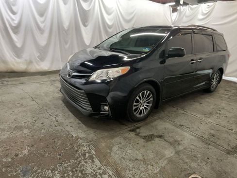 Used 2018 Toyota Sienna XLE FWD image 13