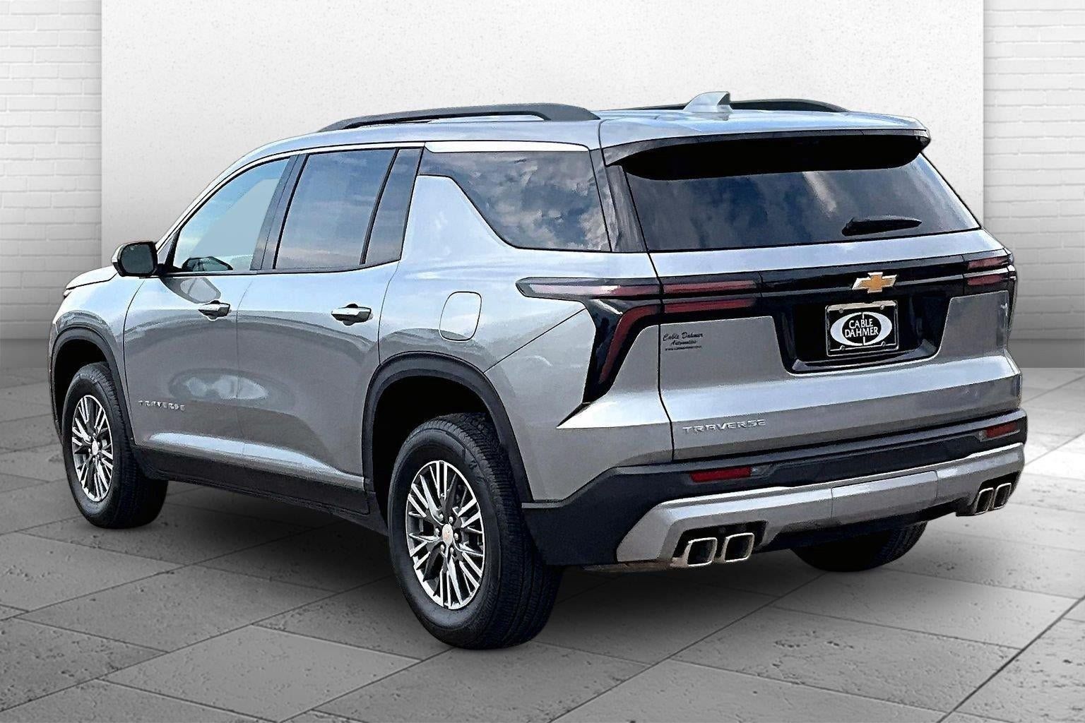 Used 2026 Chevrolet Traverse LT w/ Driver Confidence Package FWD image 11