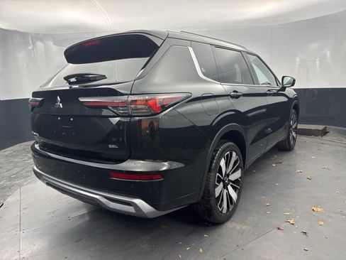 New 2025 Mitsubishi Outlander SE image 3