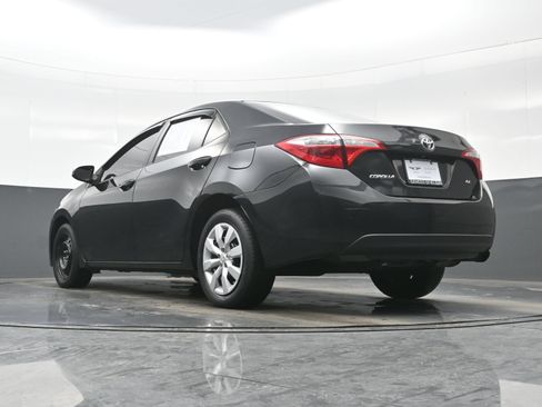 Used 2015 Toyota Corolla LE FWD image 29