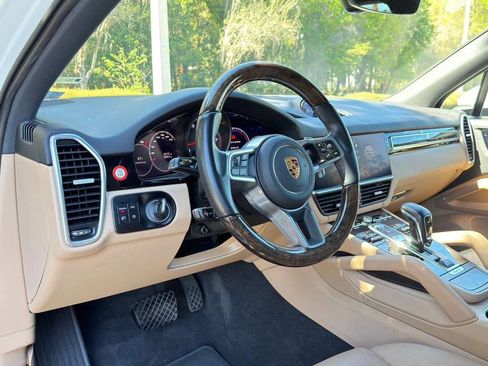 Certified 2023 Porsche Cayenne Platinum Edition AWD/4WD image 4