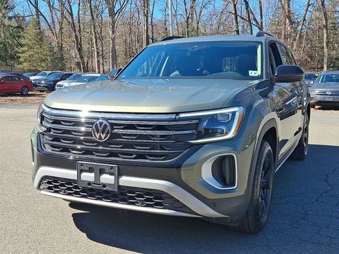 Certified 2025 Volkswagen Atlas Peak Edition SE image 4