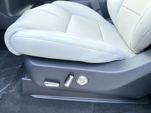 New 2026 Lincoln Navigator L Reserve AWD/4WD image 12