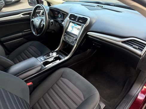 Used 2018 Ford Fusion SE w/ Fusion SE Technology Package FWD image 19