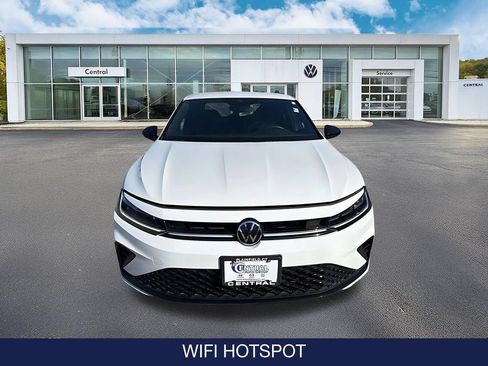 Used 2025 Volkswagen Jetta Sport FWD image 2