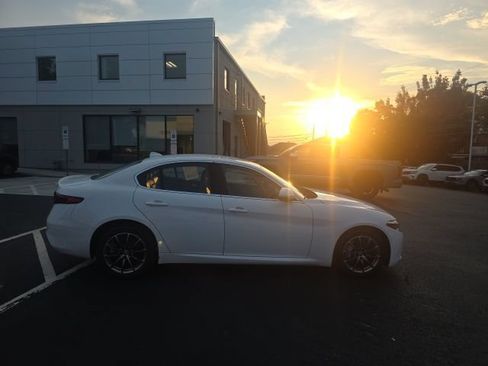 Used 2018 Alfa Romeo Giulia AWD image 8