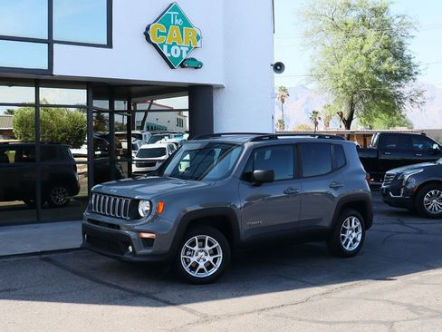 Used 2022 Jeep Renegade Latitude w/ Convenience Group image 3